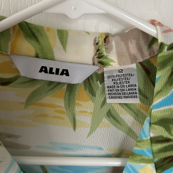 Alia Button Up Top S - Picture 2 of 3